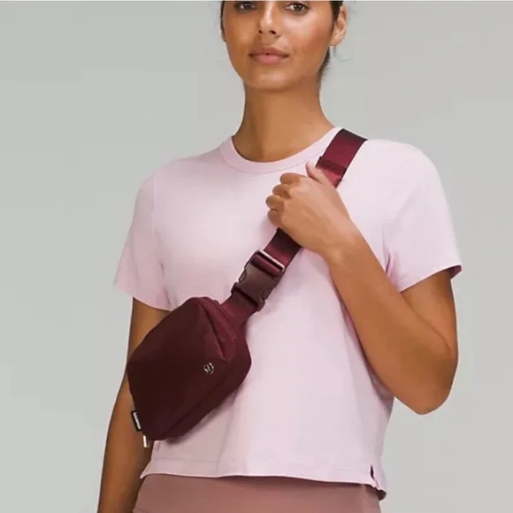 Lululemon Everywhere Belt Bag NWT - Picture 4 of 4